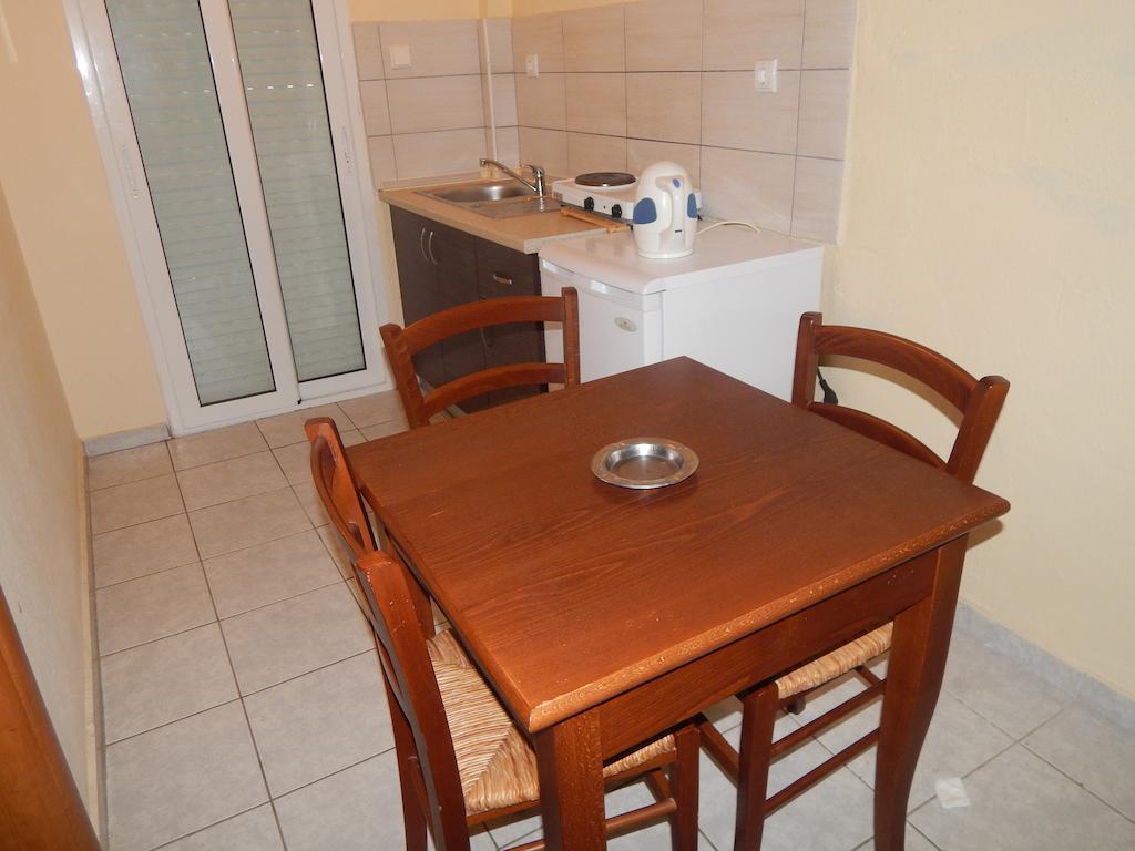 Filia Apartments Olympiaki Akti Room photo